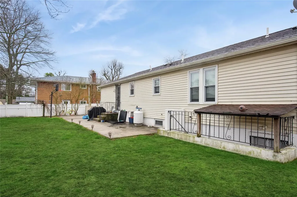 5 Bonny Drive Mastic NY 11950