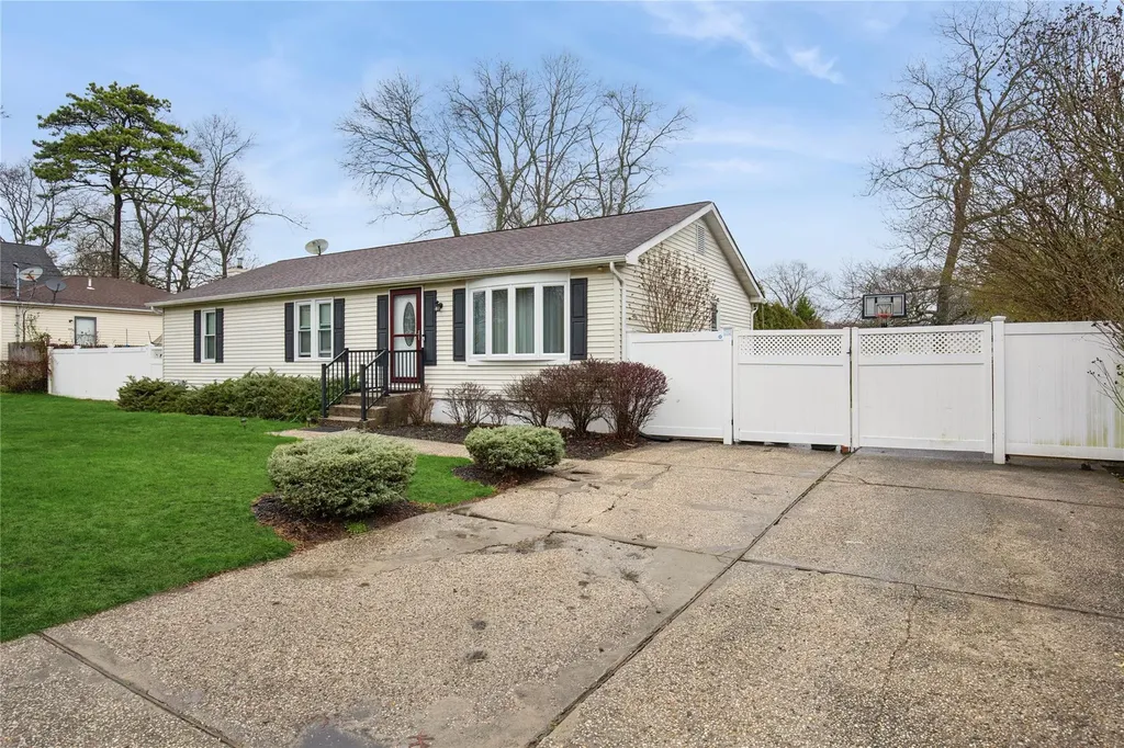 5 Bonny Drive Mastic NY 11950