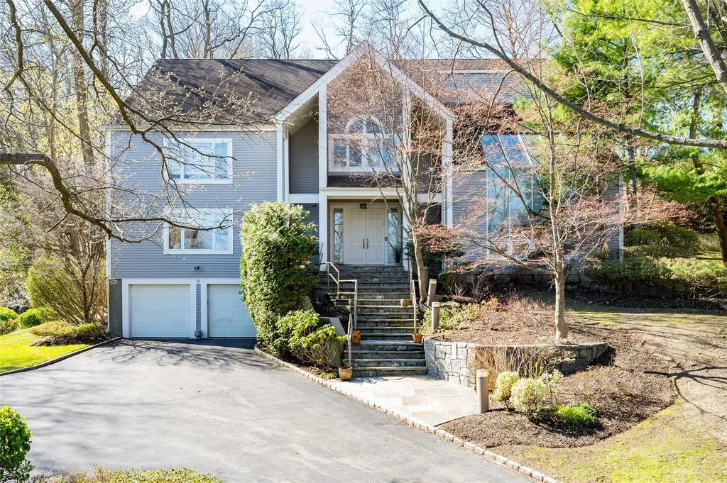 9 Verity Lane Roslyn NY 11576