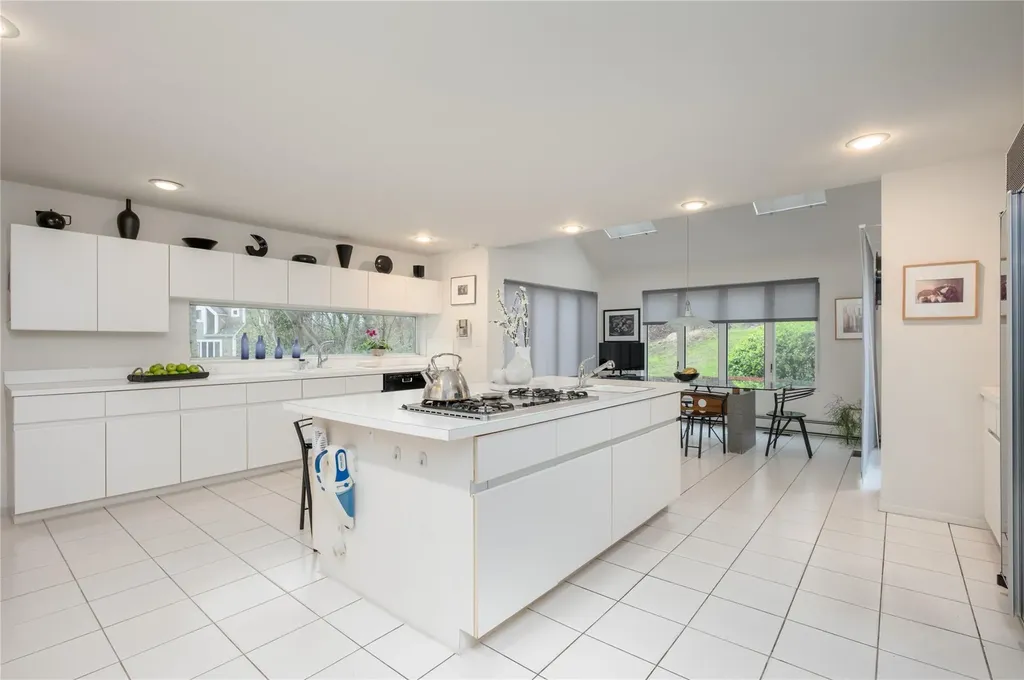 9 Verity Lane Roslyn NY 11576