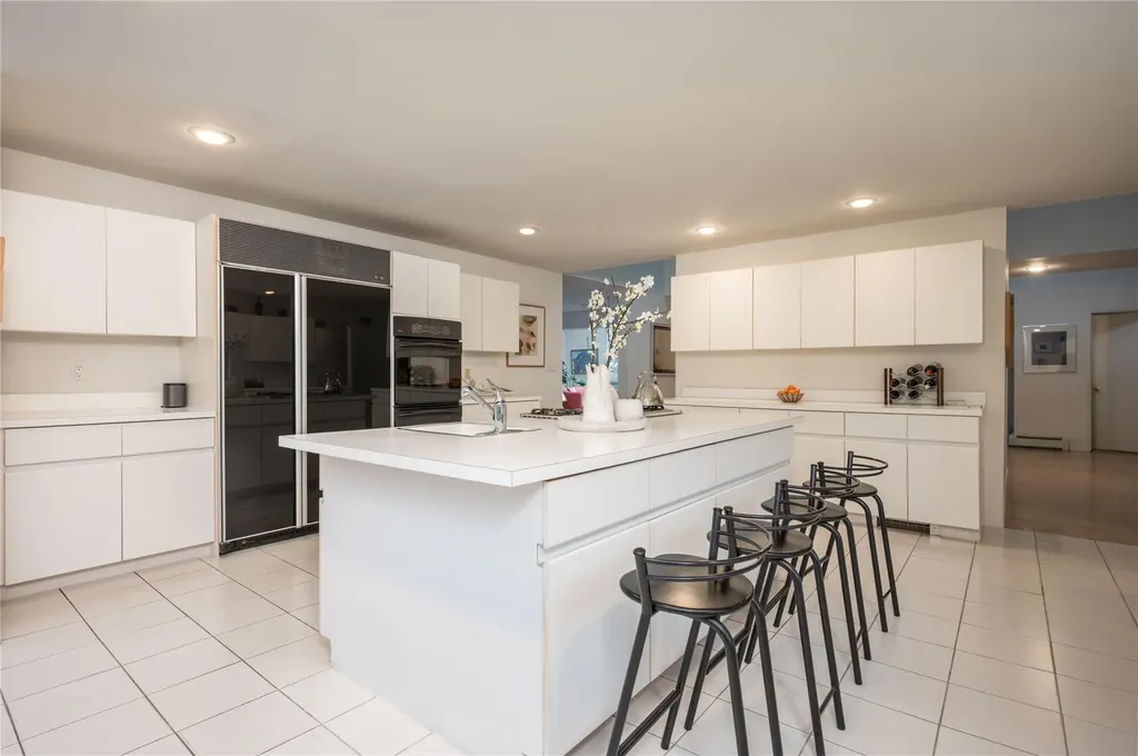 9 Verity Lane Roslyn NY 11576