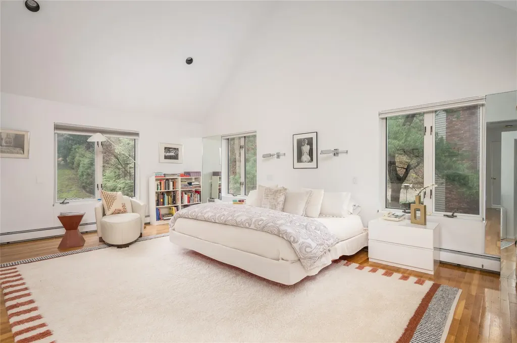 9 Verity Lane Roslyn NY 11576
