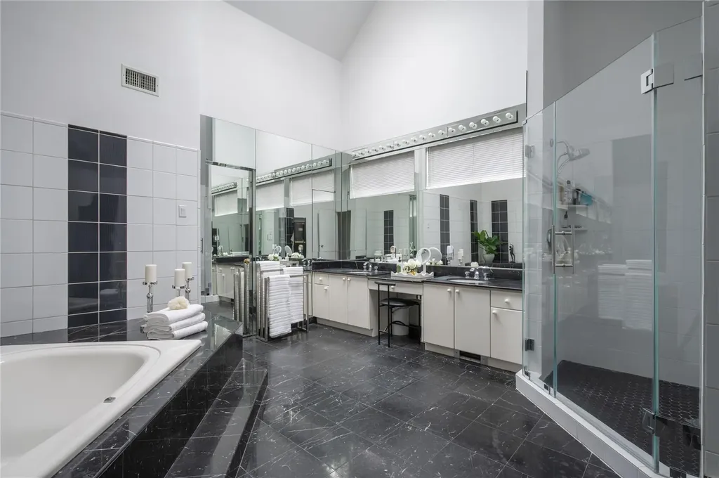 9 Verity Lane Roslyn NY 11576
