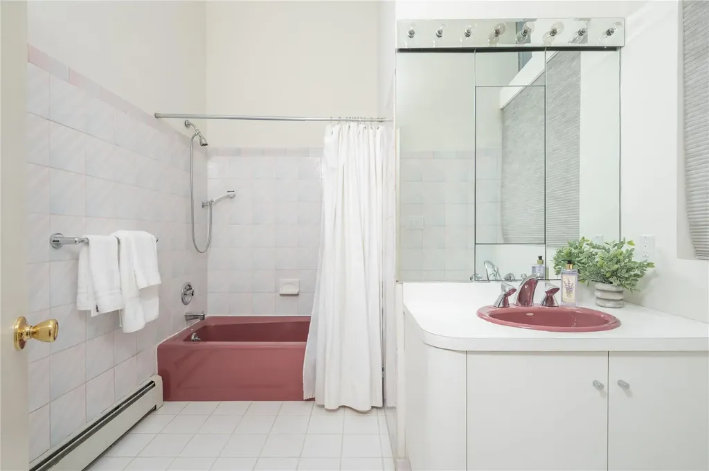 9 Verity Lane Roslyn NY 11576