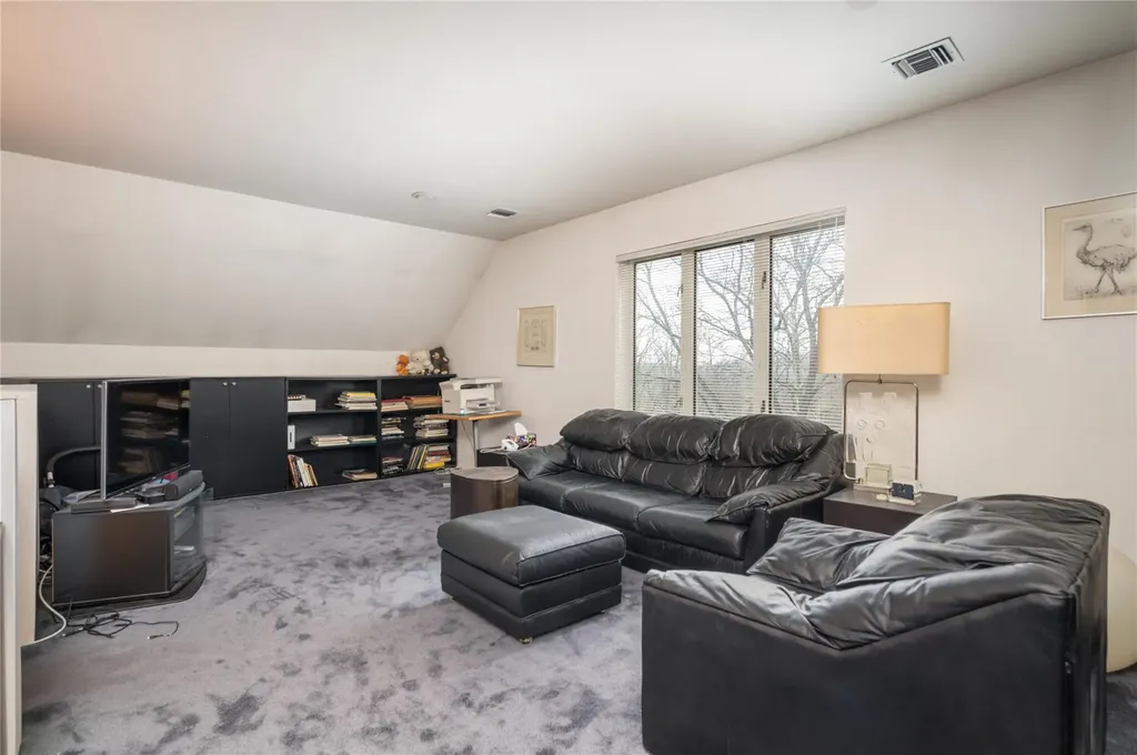 9 Verity Lane Roslyn NY 11576