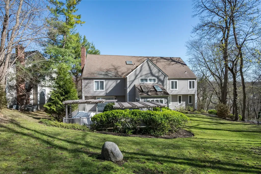 9 Verity Lane Roslyn NY 11576