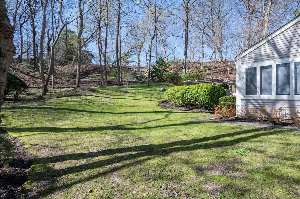 9 Verity Lane Roslyn NY 11576