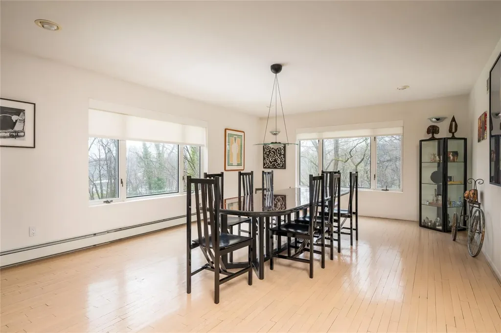 9 Verity Lane Roslyn NY 11576