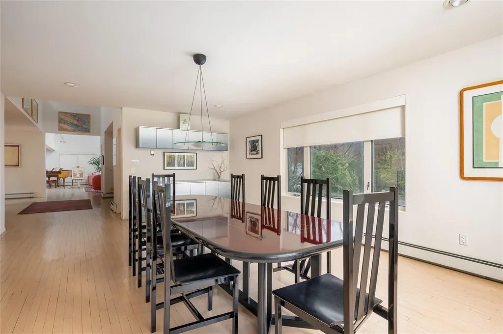 9 Verity Lane Roslyn NY 11576