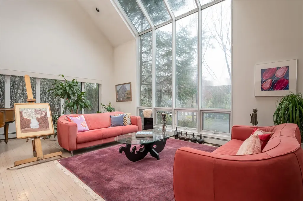 9 Verity Lane Roslyn NY 11576