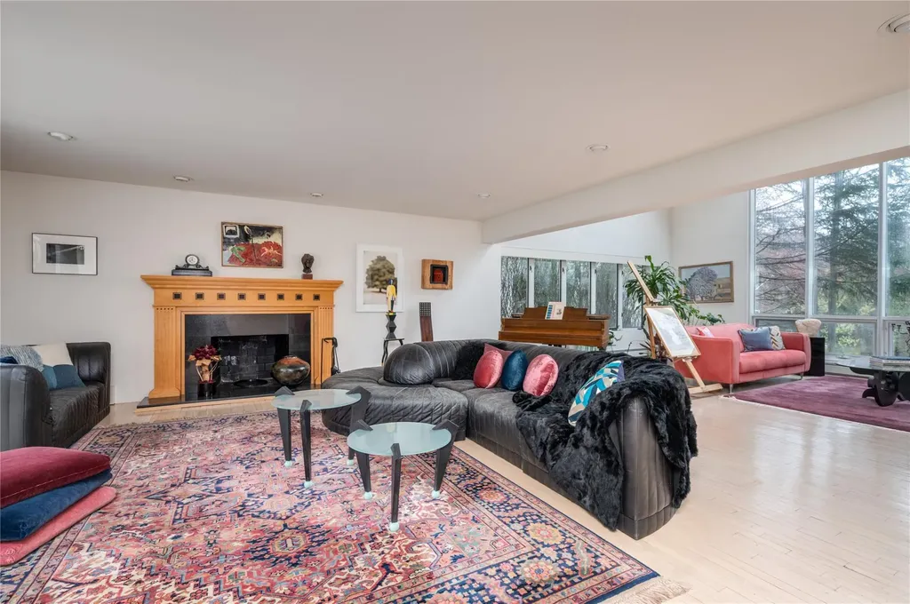 9 Verity Lane Roslyn NY 11576