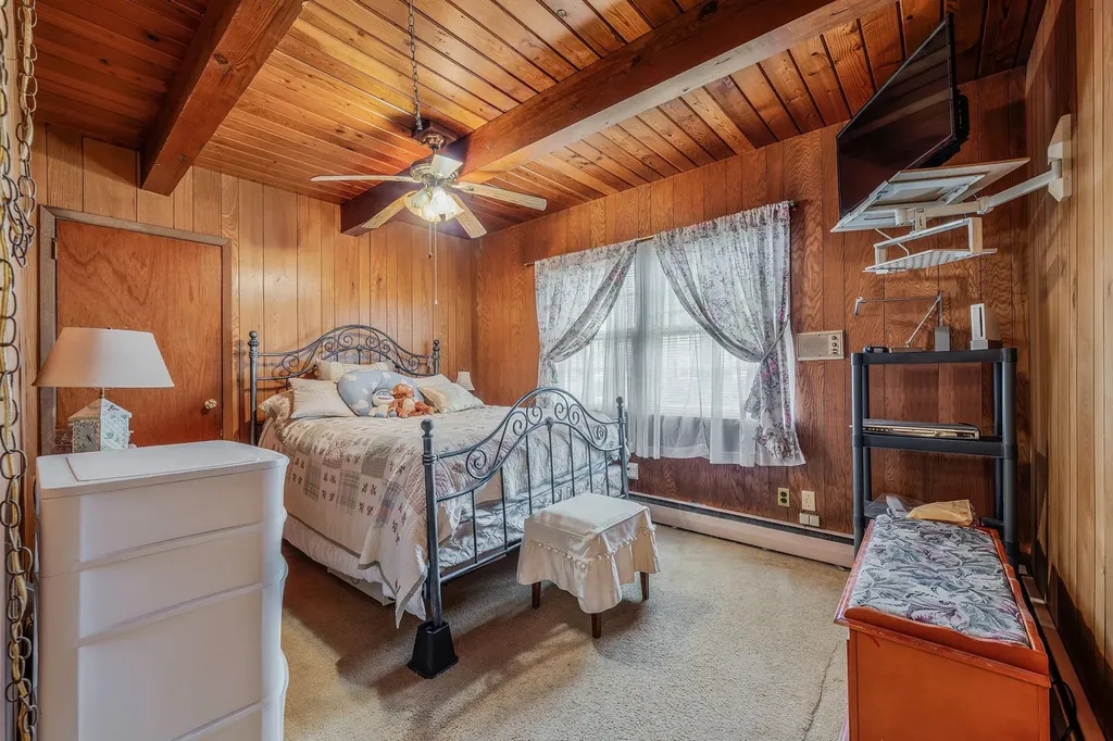 374 S 11th Street Lindenhurst NY 11757