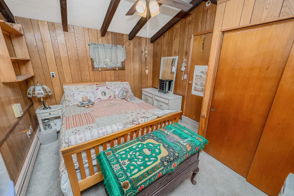 374 S 11th Street Lindenhurst NY 11757