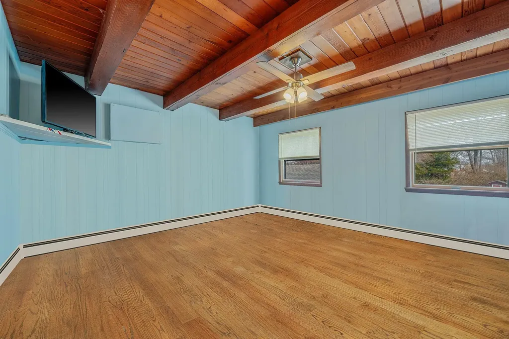 374 S 11th Street Lindenhurst NY 11757