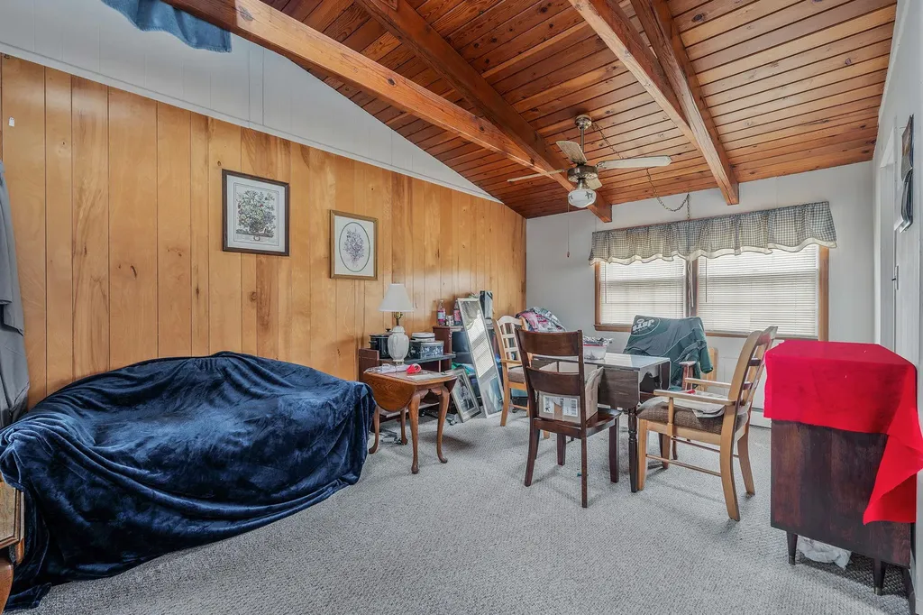 374 S 11th Street Lindenhurst NY 11757