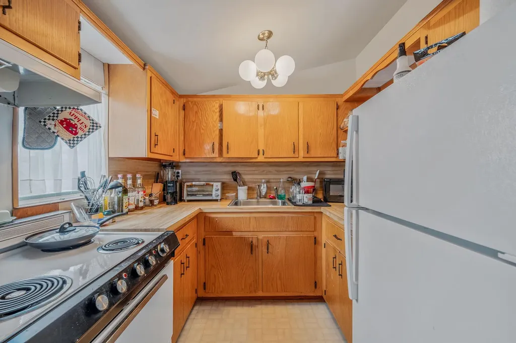 374 S 11th Street Lindenhurst NY 11757