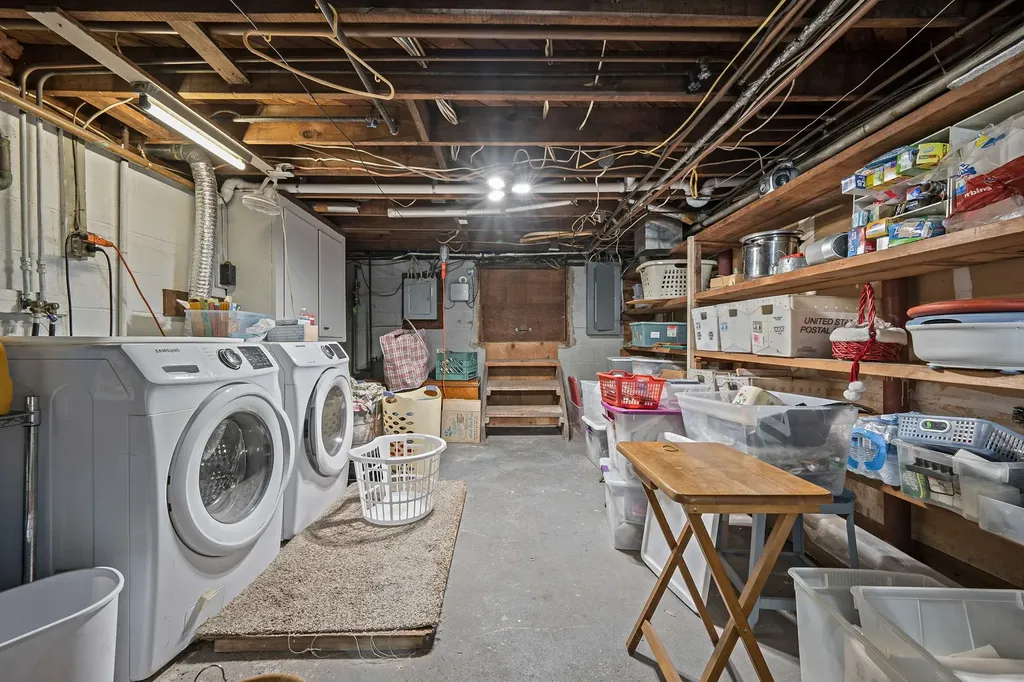 374 S 11th Street Lindenhurst NY 11757