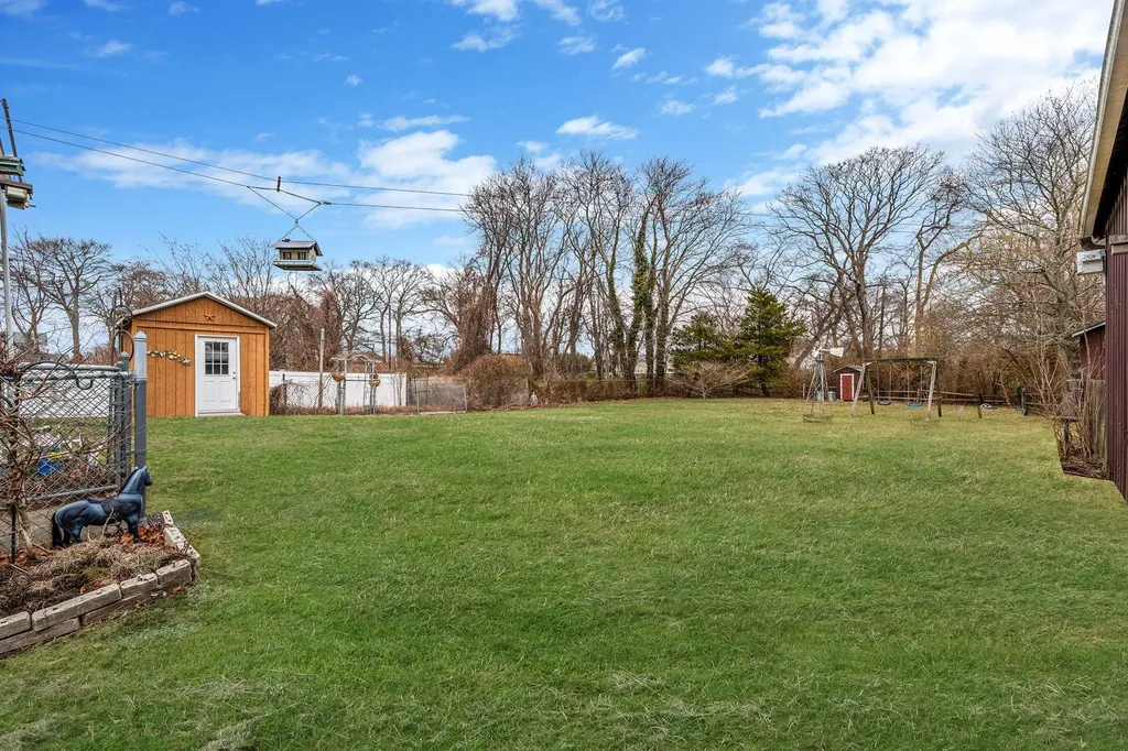 374 S 11th Street Lindenhurst NY 11757