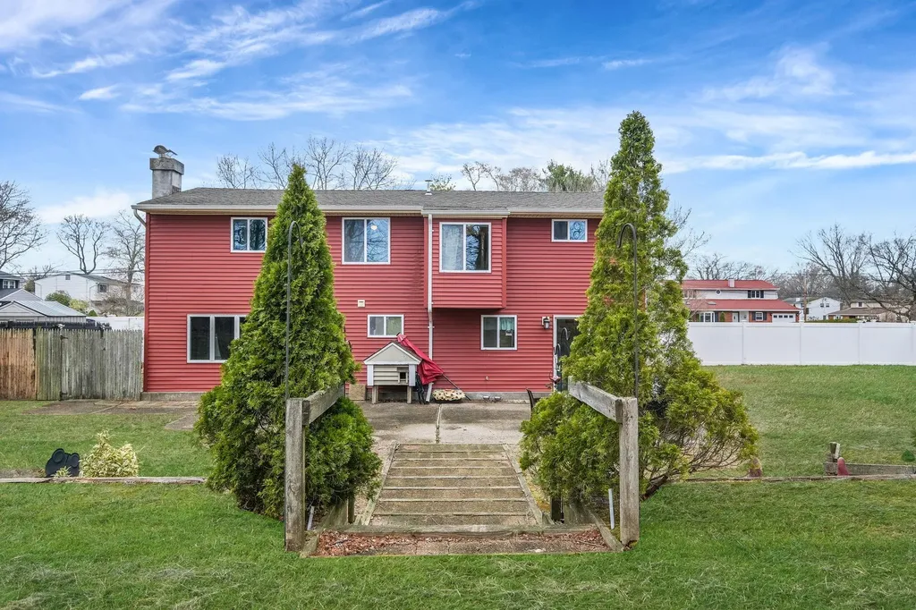 18 Corvette Road Selden NY 11784