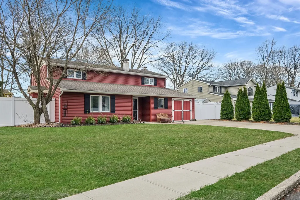 18 Corvette Road Selden NY 11784