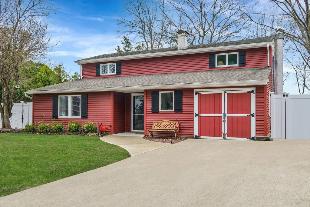 18 Corvette Road Selden NY 11784