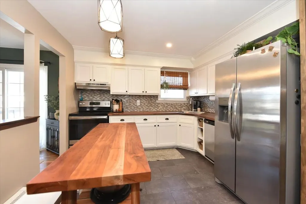 79 Commonwealth Avenue Massapequa NY 11758
