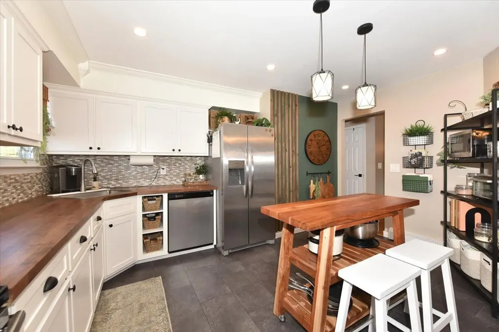 79 Commonwealth Avenue Massapequa NY 11758