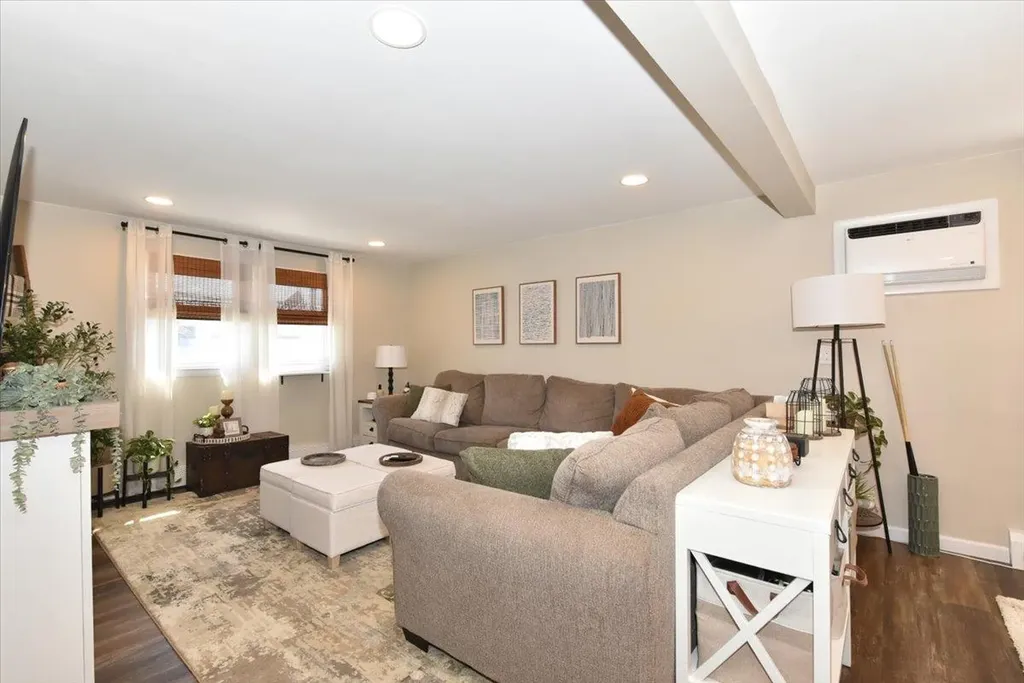 79 Commonwealth Avenue Massapequa NY 11758