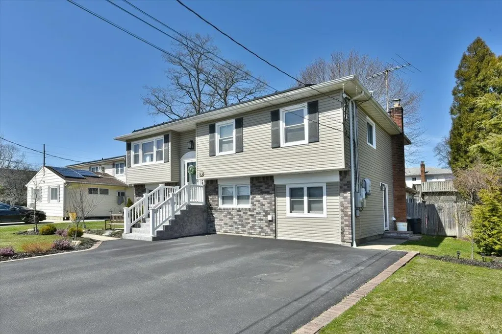 79 Commonwealth Avenue Massapequa NY 11758