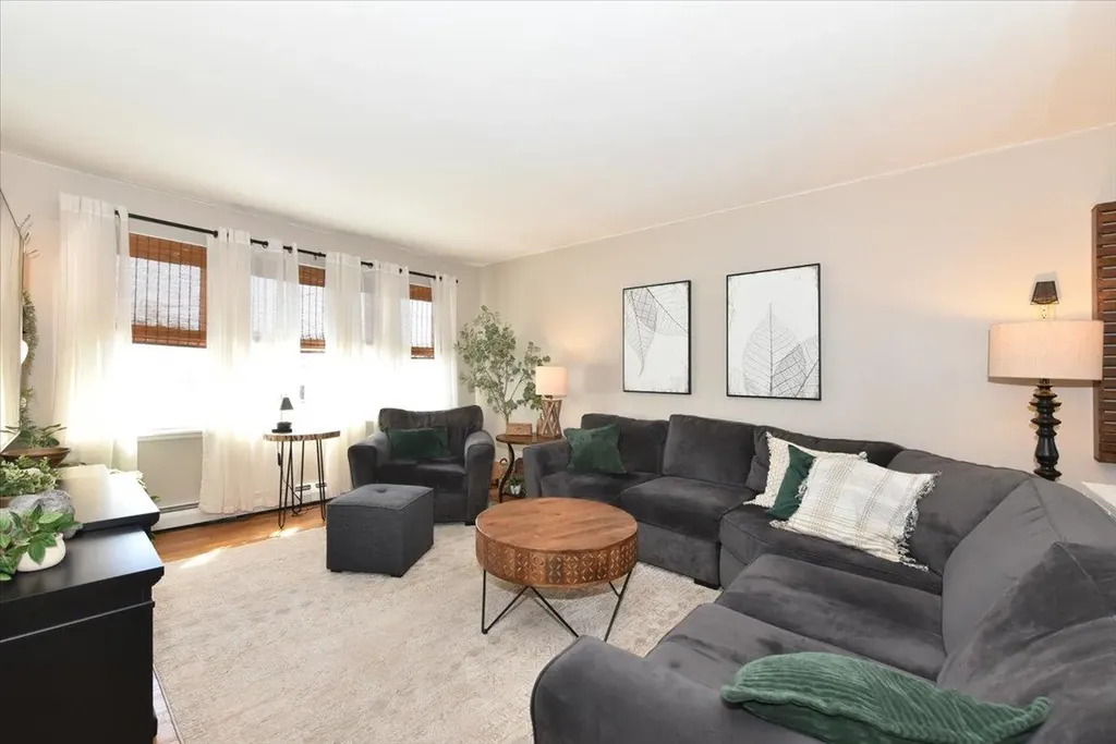 79 Commonwealth Avenue Massapequa NY 11758