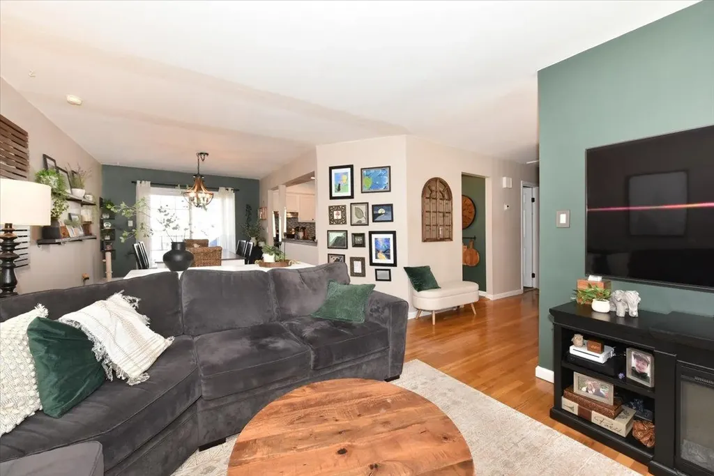 79 Commonwealth Avenue Massapequa NY 11758