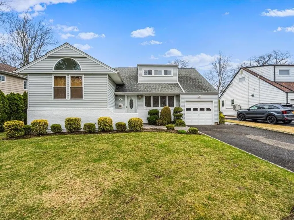 6 Griffin Lane East Williston NY 11596