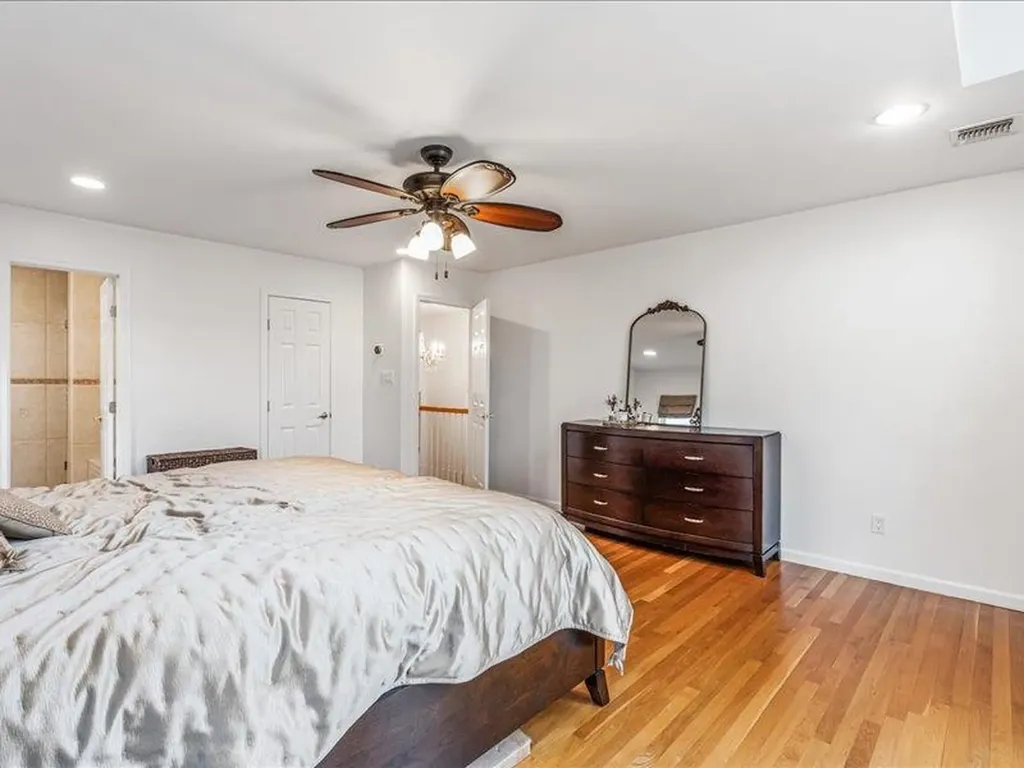 6 Griffin Lane East Williston NY 11596