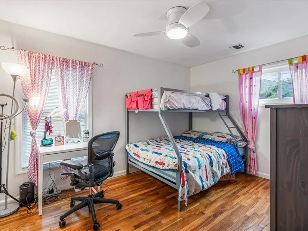 6 Griffin Lane East Williston NY 11596