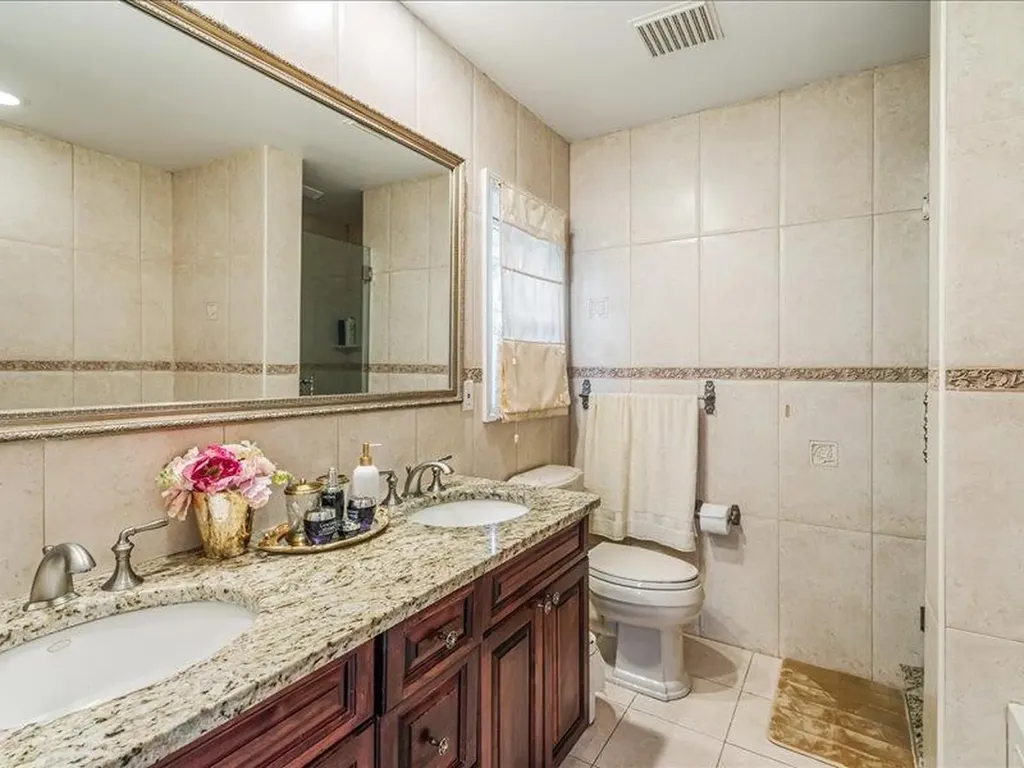 6 Griffin Lane East Williston NY 11596