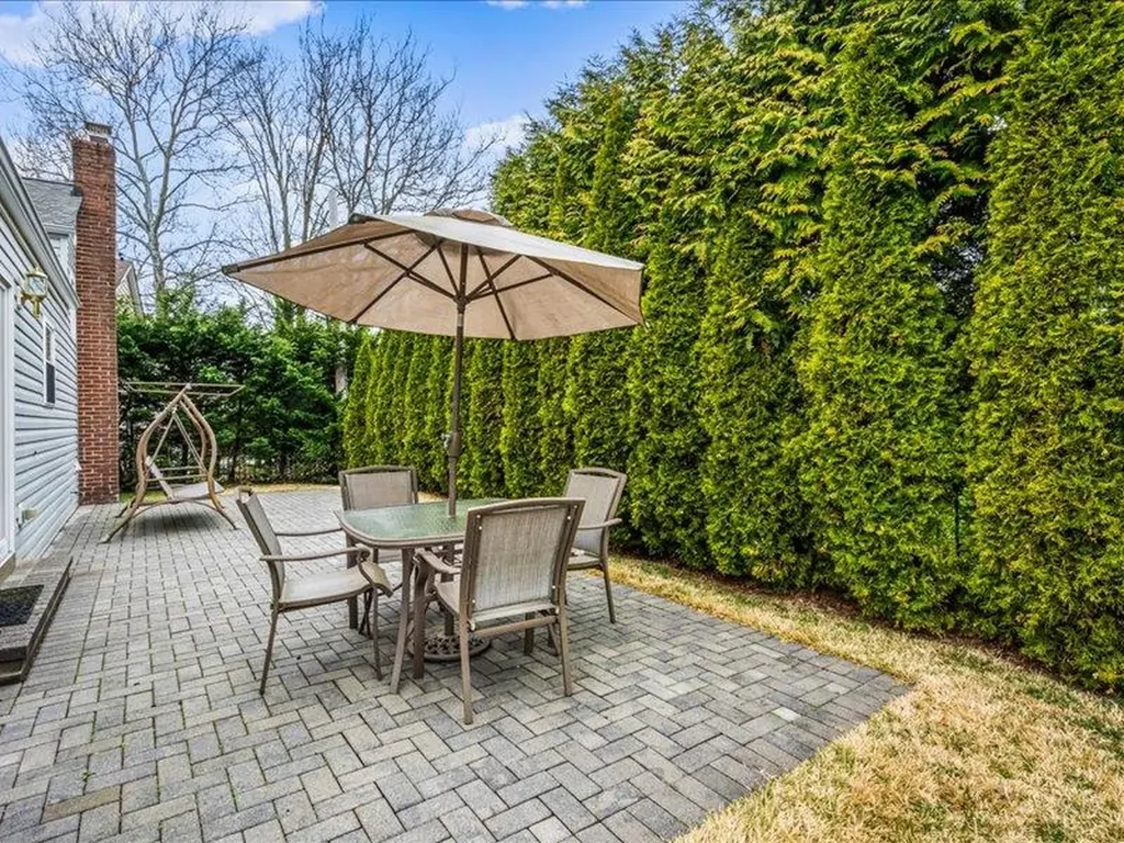 6 Griffin Lane East Williston NY 11596