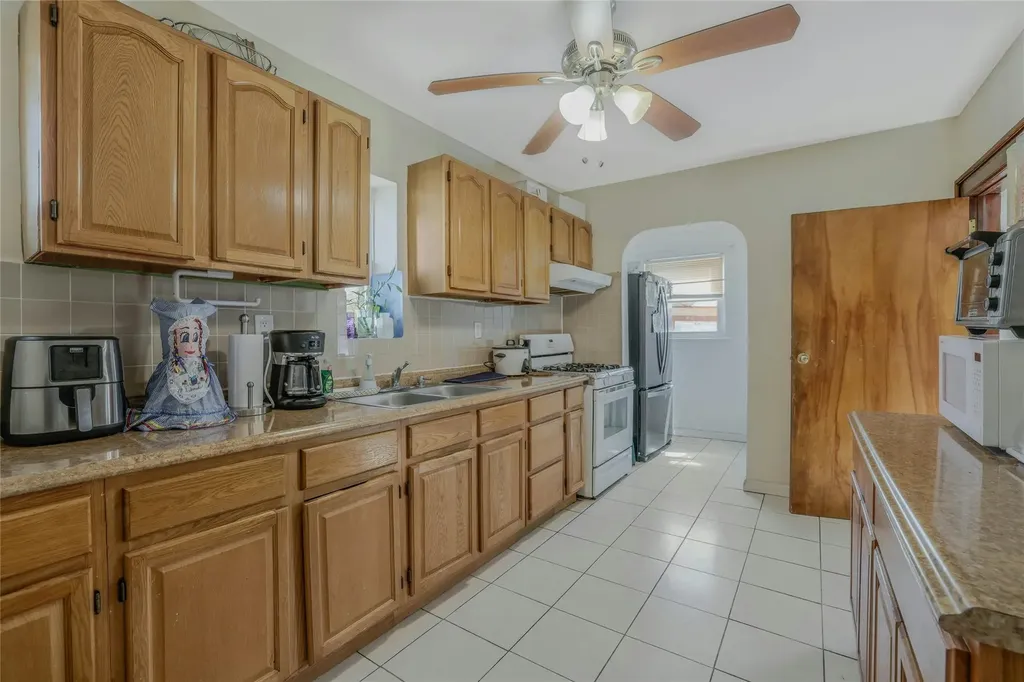 286 Grand Avenue Freeport NY 11520