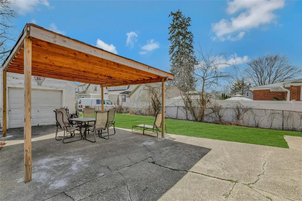 286 Grand Avenue Freeport NY 11520