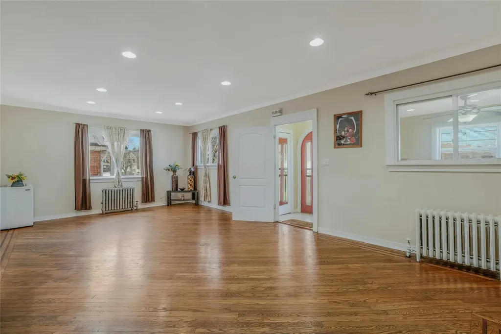 286 Grand Avenue Freeport NY 11520
