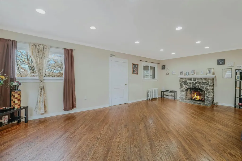 286 Grand Avenue Freeport NY 11520
