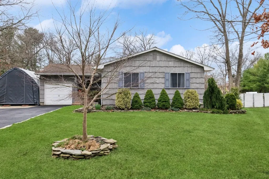 1320 Spur Drive S Islip NY 11751