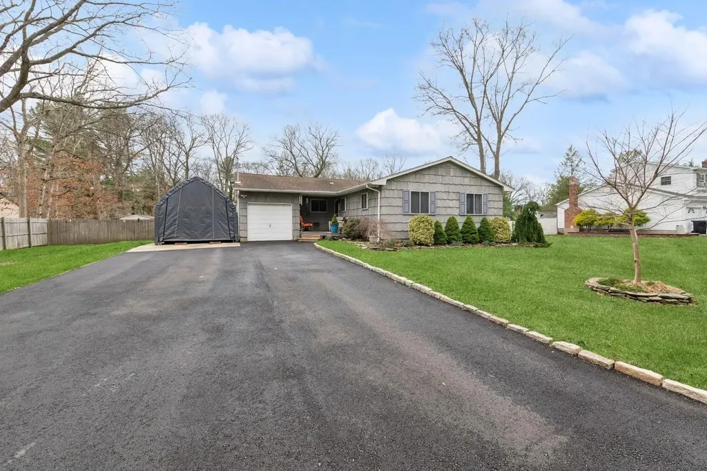 1320 Spur Drive S Islip NY 11751