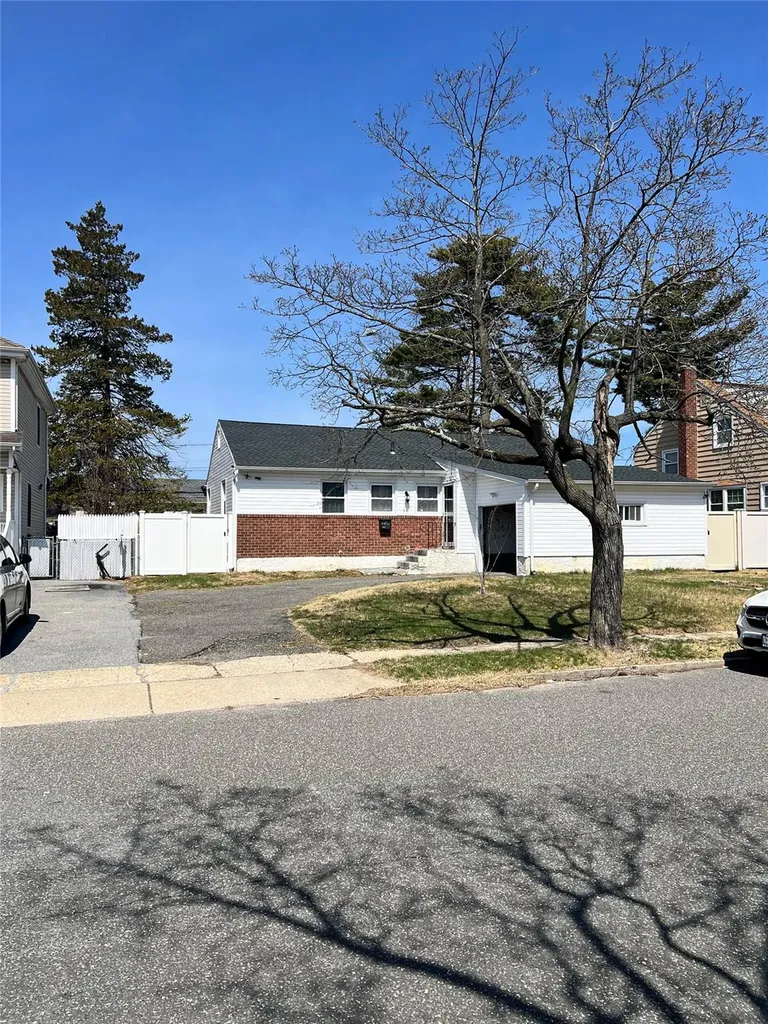 16 Joyce Avenue Massapequa NY 11758