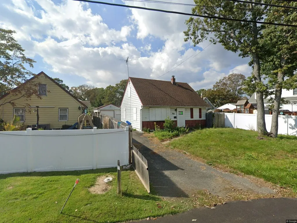 50 Carlls Path Babylon NY 11703