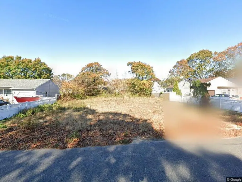 33 Ranch Drive Shirley NY 11967