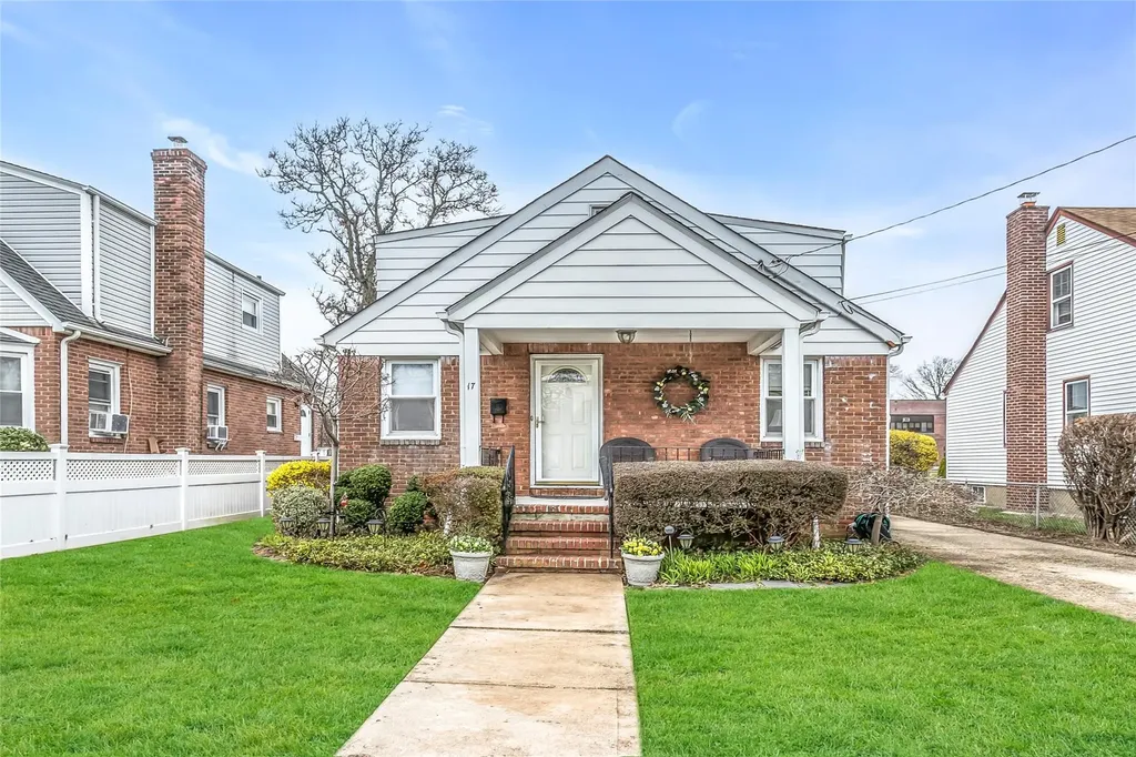17 Hillside Avenue Lynbrook NY 11563