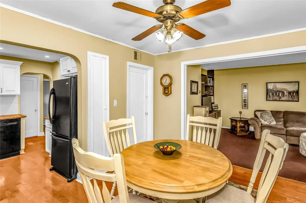 17 Hillside Avenue Lynbrook NY 11563
