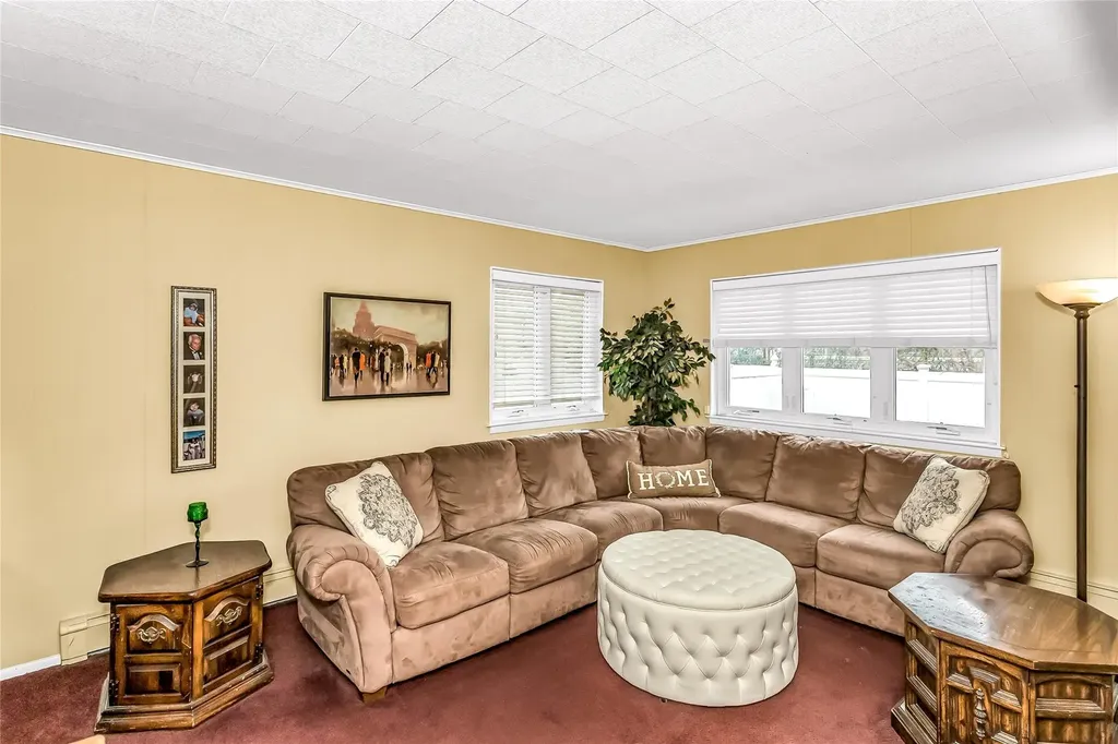 17 Hillside Avenue Lynbrook NY 11563