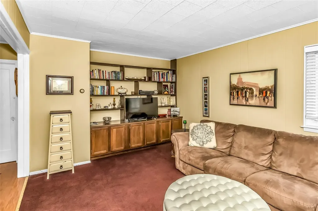 17 Hillside Avenue Lynbrook NY 11563