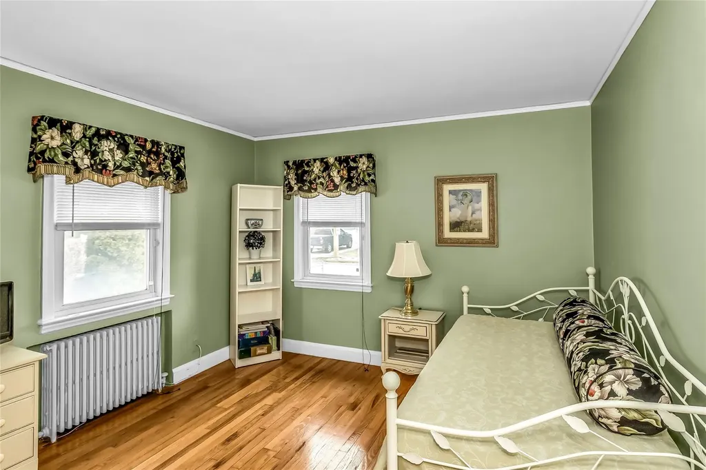 17 Hillside Avenue Lynbrook NY 11563